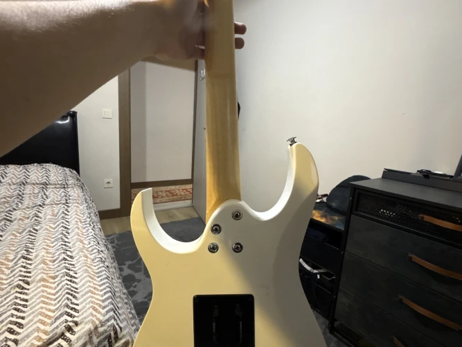 Ibanez GRG140-WH Gio Serisi Beyaz Elektro Gitar 6