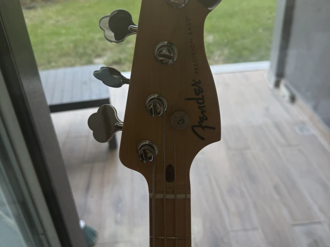 Fender standart precision bass 3