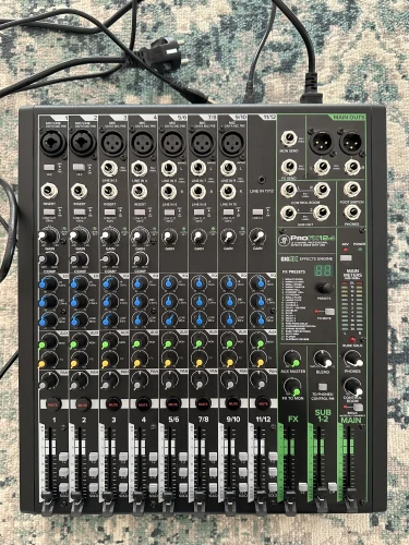 Mackie ProFX12 v3 Mixer 1
