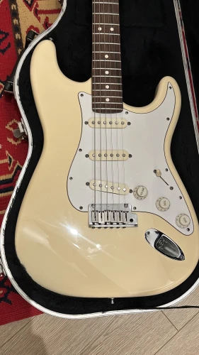 FENDER STRATOCASTER (USA) 2
