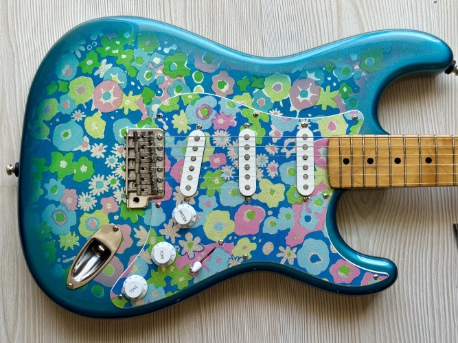 1997 Fender Japan Vintage 57 Reissue Blue Flower Stratocaster Crafted in Japan 3