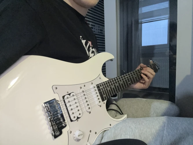 Ibanez GRG140-WH Gio Serisi Beyaz Elektro Gitar 3