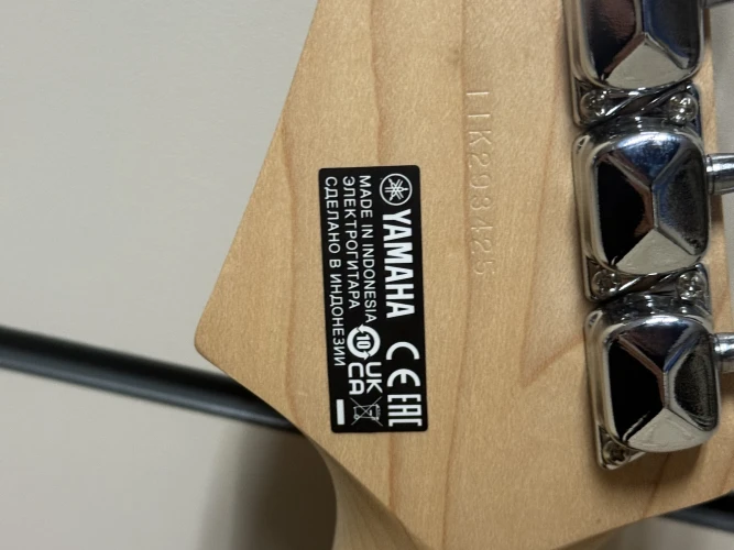 Yamaha Pacifica 012 DBM(Dark Blue Metallic) 5