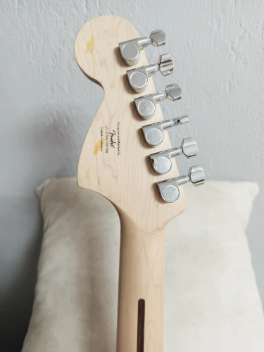 Squier Affinity Stratocaster HSS – Lake Placid Blue 4