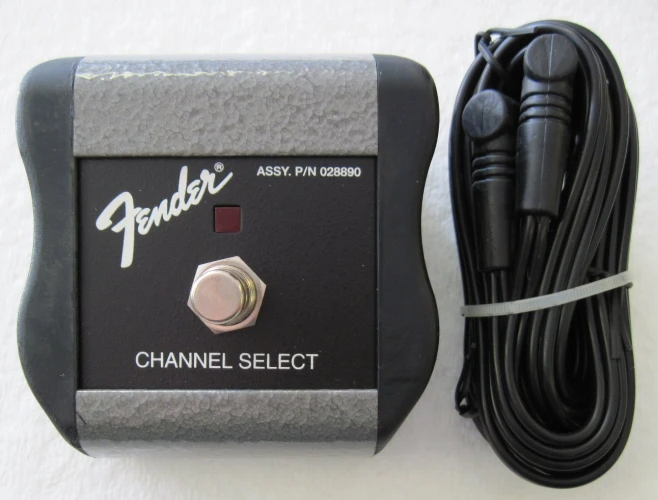 Fender 1-Düğme Channel Switching or Drive On/Off Footswitch 1