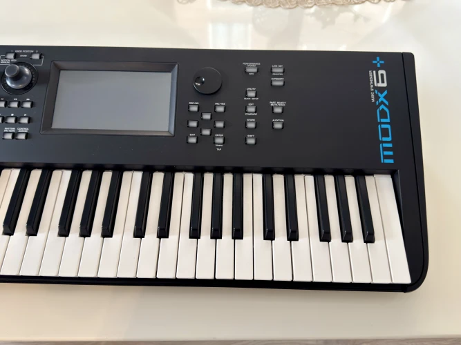 YAMAHA MODX6+ 3