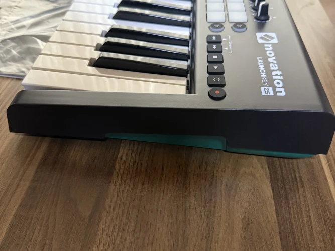 Novation Launchkey 25 Mk2 3