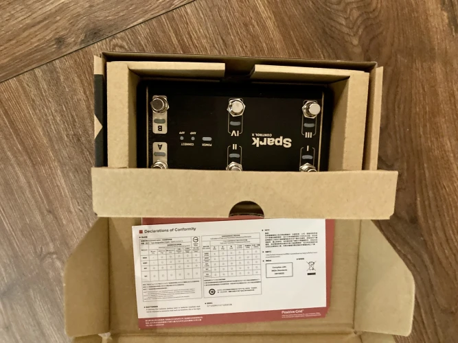 Positive Grid Spark Control X – 6 Switch Kablosuz Foot Controller 4