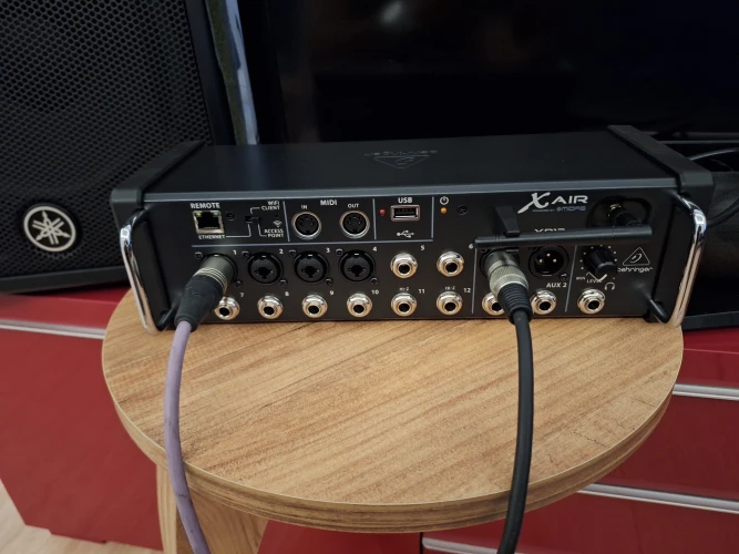 Behringer XR12 Dijital Mixer 5