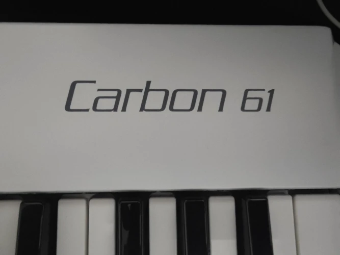 Samson Carbon 61 midi klavye 3