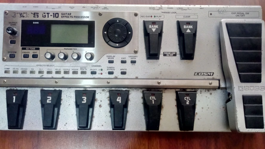 Boss GT 10 Elektro  Gitar Prosesörü  ve Metal board taşıma Canta 2