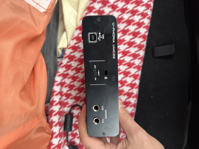 Behringer Umc22 3