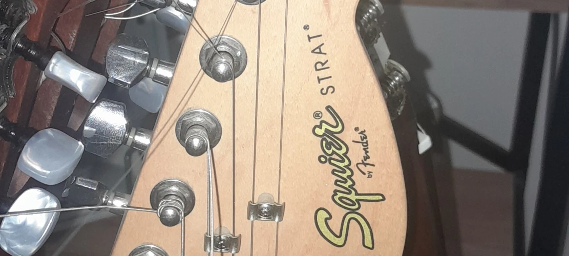 Squier Affinity Stratocaster 9