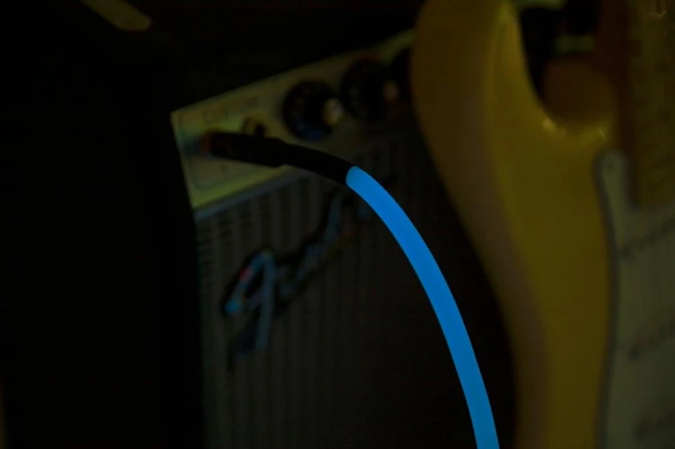 Fender Professional Fosforlu Mavi 5m Enstrüman Kablosu 4