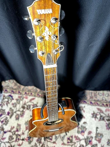 Yamaha APX700 Solak Elektro-Akustik Gitar 8