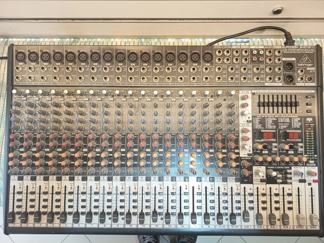 Behringer 2442FX Mikser 5