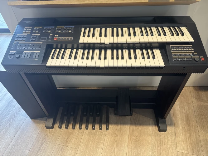 Yamaha Electone HC-4 Synthesizer 1