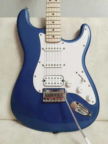 Squier Affinity Stratocaster HSS – Lake Placid Blue 1