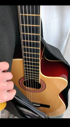 Satılık Yissi Marka, Model:C-91 CN , Maun gövde, Yarım Kasa Klasik Gitar 4