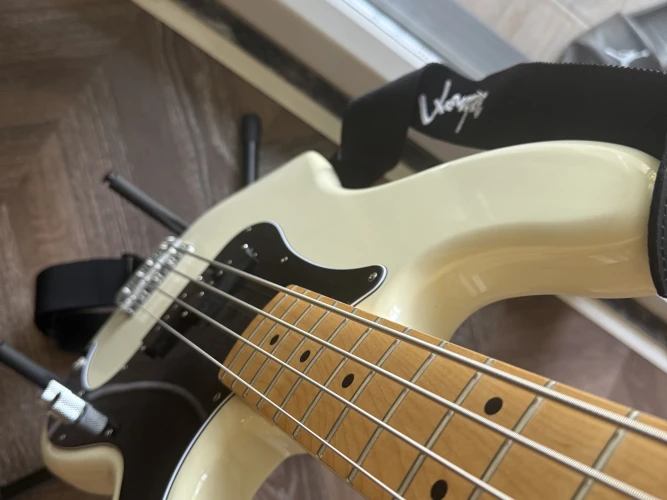 Fender standart precision bass 9