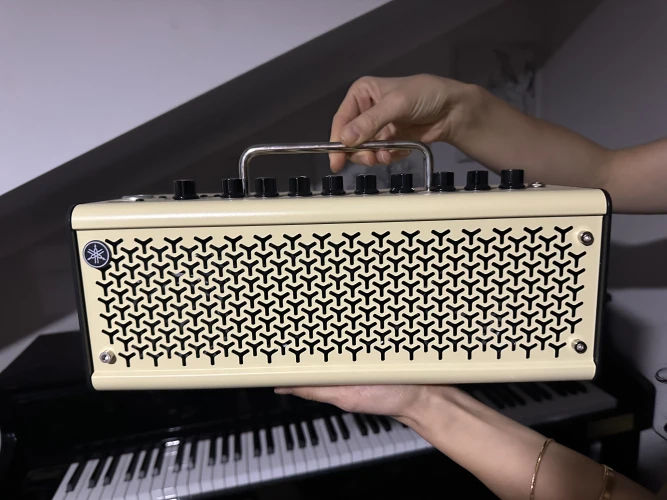 Yamaha THR10 II 2x3" 20-Watt Modeling 1