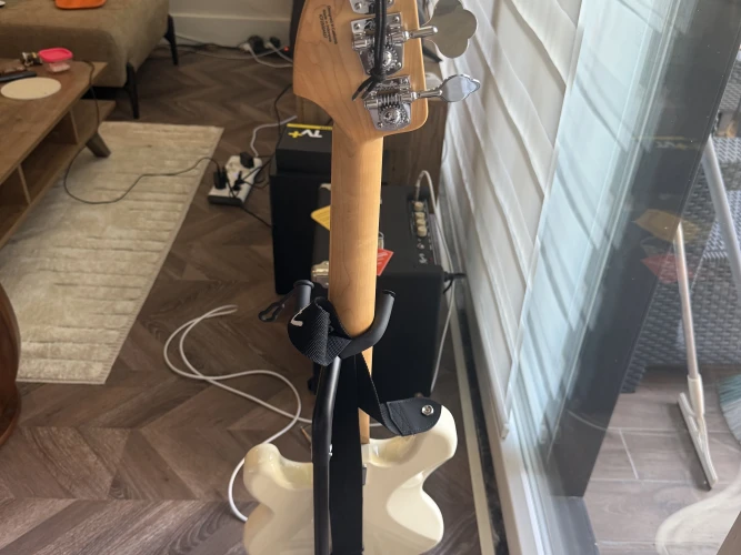 Fender standart precision bass 4