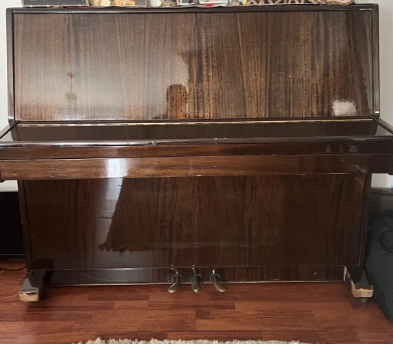 LIRIKA duvar piyanosu 1