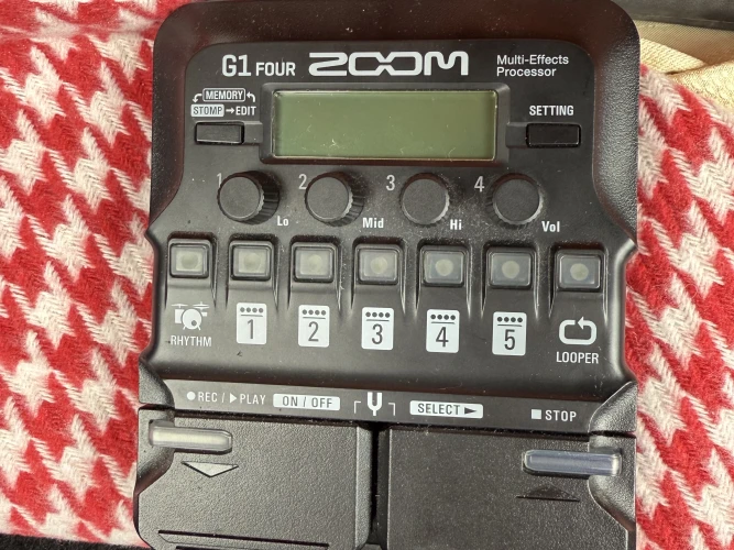 Zoom G1 Four 1