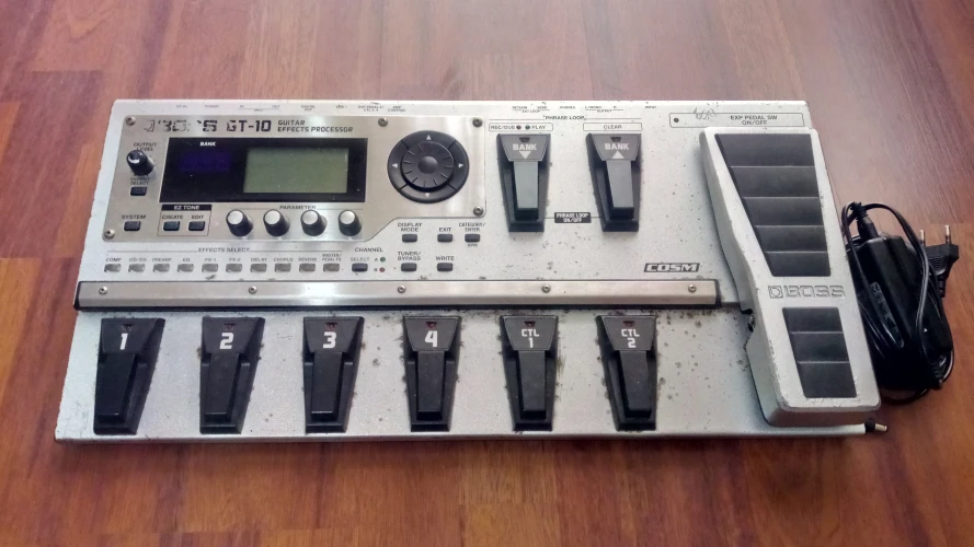 Boss GT 10 Elektro  Gitar Prosesörü  ve Metal board taşıma Canta 1