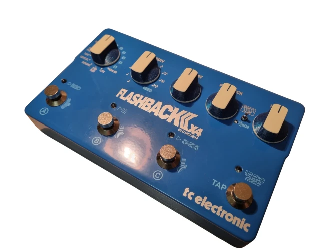 TC Electronic Flashback 2x4 Delay Pedalı 1