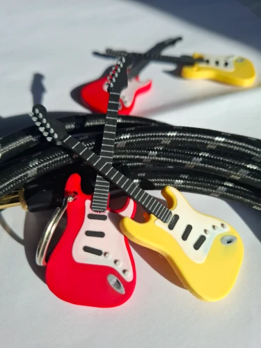 🎸 Fender Bas Gitar Anahtarlık – 2’li Set 🎸 2