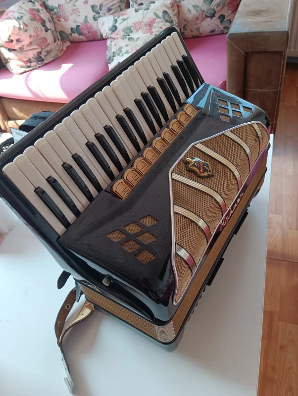 Hohner Pirola IVP Akordiyon 4