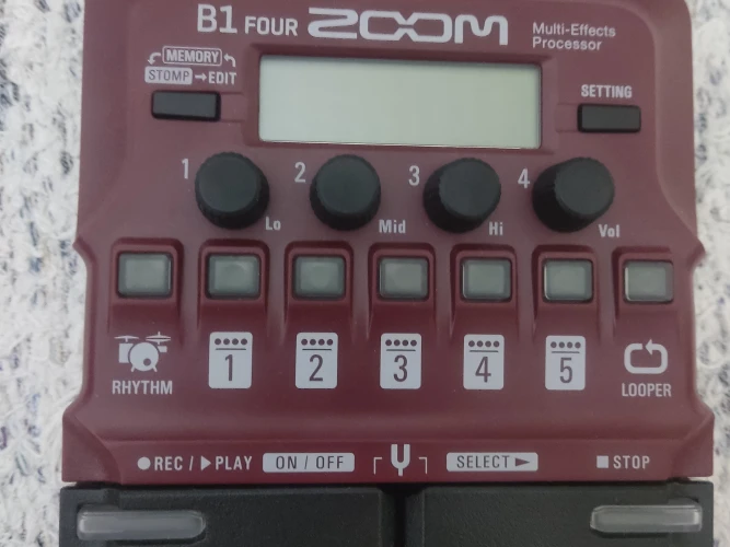Zoom B1 FOUR Bass Multi-Efekt Prosesörü ( OLR 26-26034 ) 1