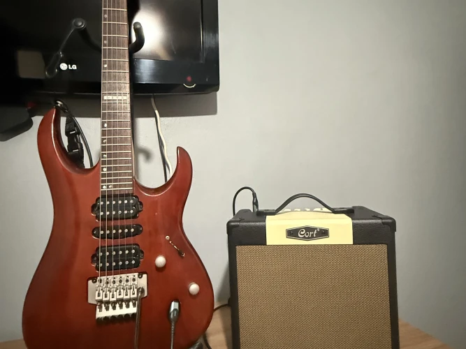 Cort Viva Gold II (2004) Elektro Gitar,Cort CM15R Amfi Set 1