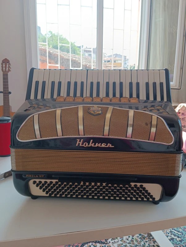 Hohner Pirola IVP Akordiyon 1