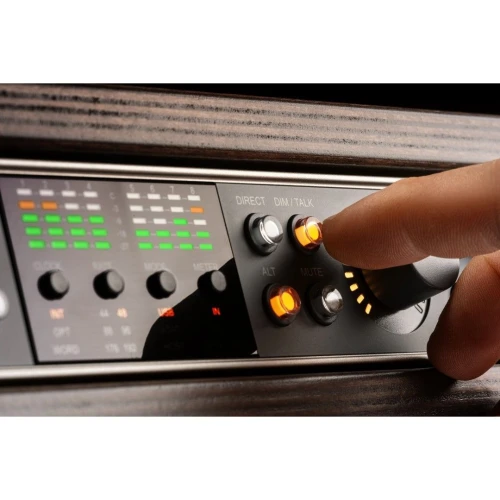 Universal Audio Volt 876 USB Kayıt Stüdyosu 4