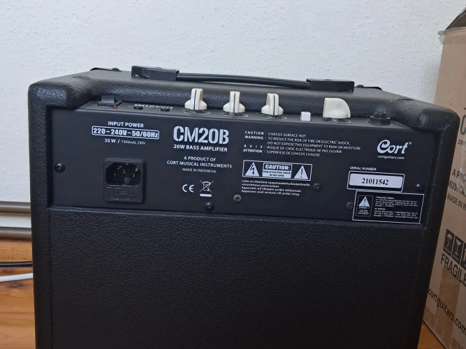 Cort CM20B - Bas Gitar Amfisi 5