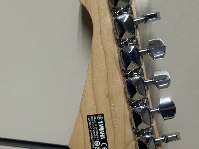 Yamaha Pacifica 012 DBM(Dark Blue Metallic) 6