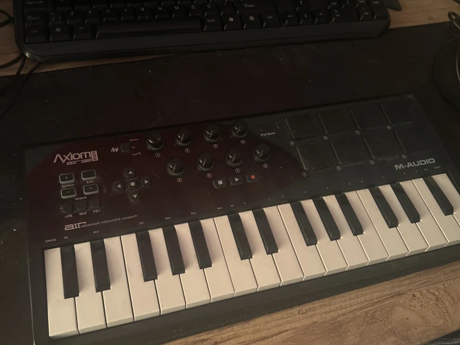 M-AUDİO axiom air 32 2