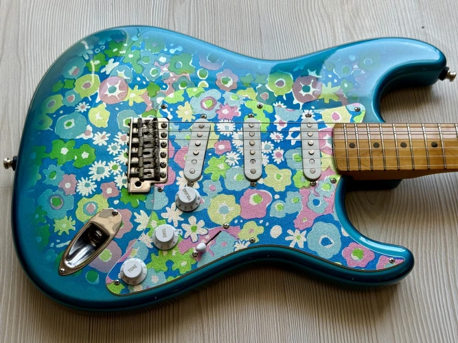 1997 Fender Japan Vintage 57 Reissue Blue Flower Stratocaster Crafted in Japan 4
