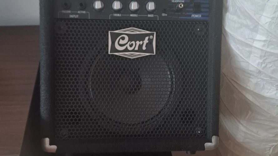 Cort GE15B Bas Gitar Amfisi 1