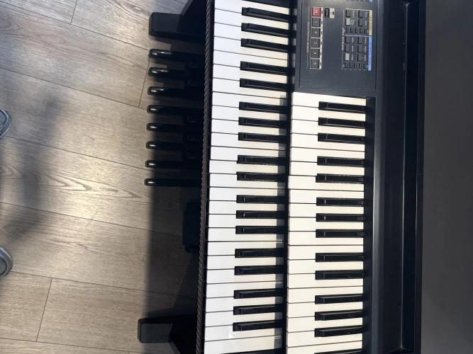 Yamaha Electone HC-4 Synthesizer 2