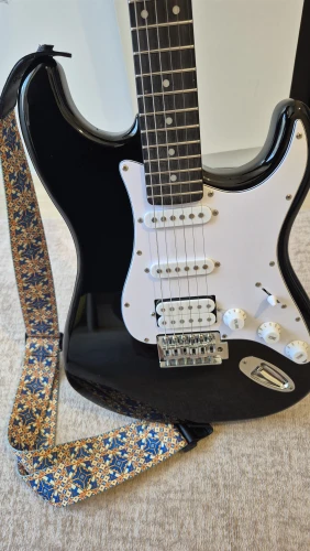 Donner DST 100B elektro gitar ve Blackstar ID:Core 10 V4 Dijital Kombo Elektro Gitar Amfi 3