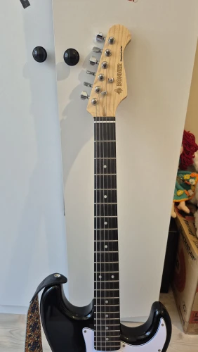 Donner DST 100B elektro gitar ve Blackstar ID:Core 10 V4 Dijital Kombo Elektro Gitar Amfi 5