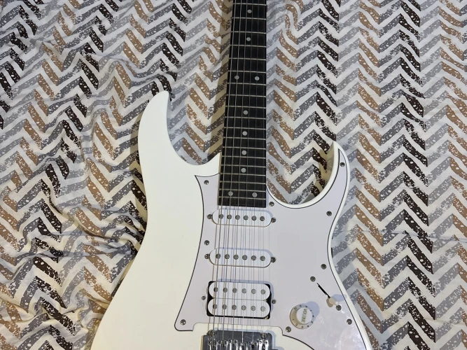 Ibanez GRG140-WH Gio Serisi Beyaz Elektro Gitar 1