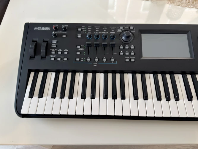 YAMAHA MODX6+ 2