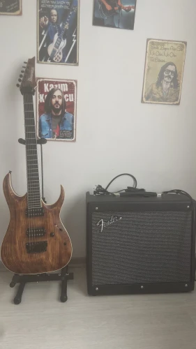 ibanez RGAIX6U - Fender mustang gtx50 1