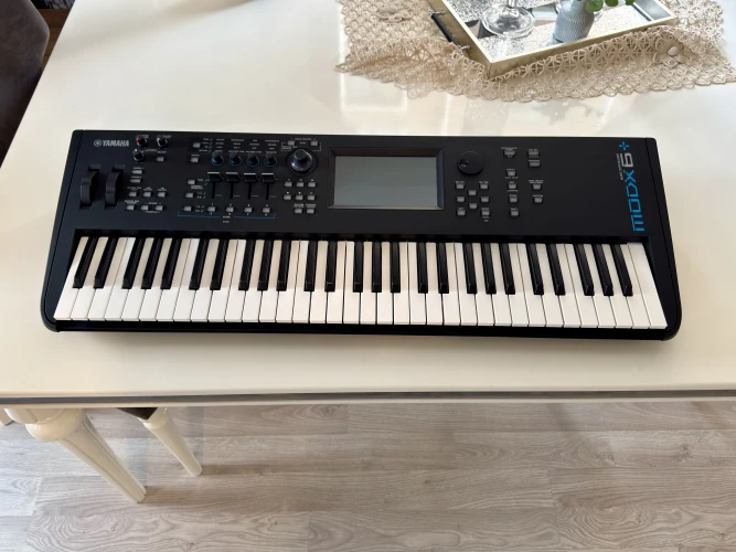 YAMAHA MODX6+ 1