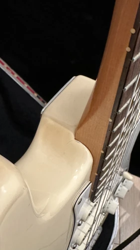 FENDER STRATOCASTER (USA) 8