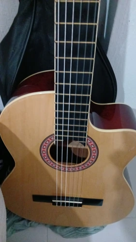 Satılık Yissi Marka, Model:C-91 CN , Maun gövde, Yarım Kasa Klasik Gitar 8